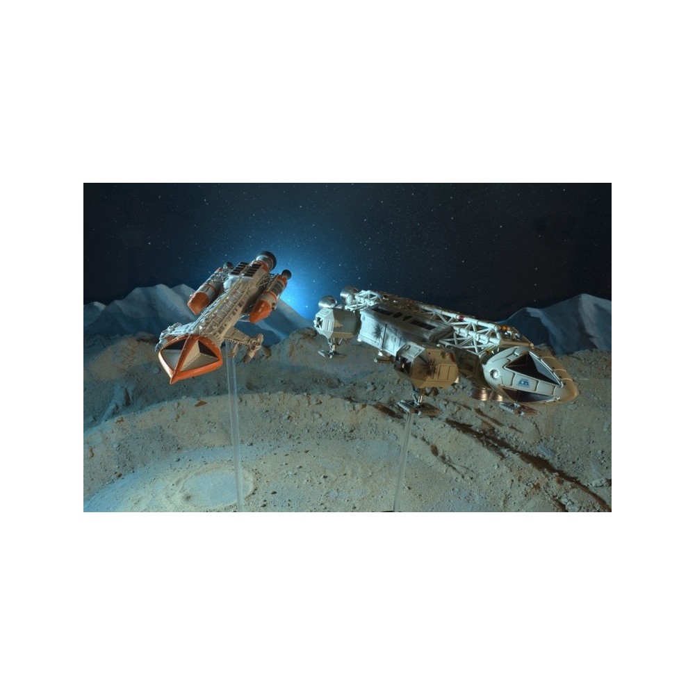 SIXTEEN 12 SPAZIO 1999 WARGAMES EAGLE TRANSPORTER AND HAWK WARSHIP REPLICA FIGURE