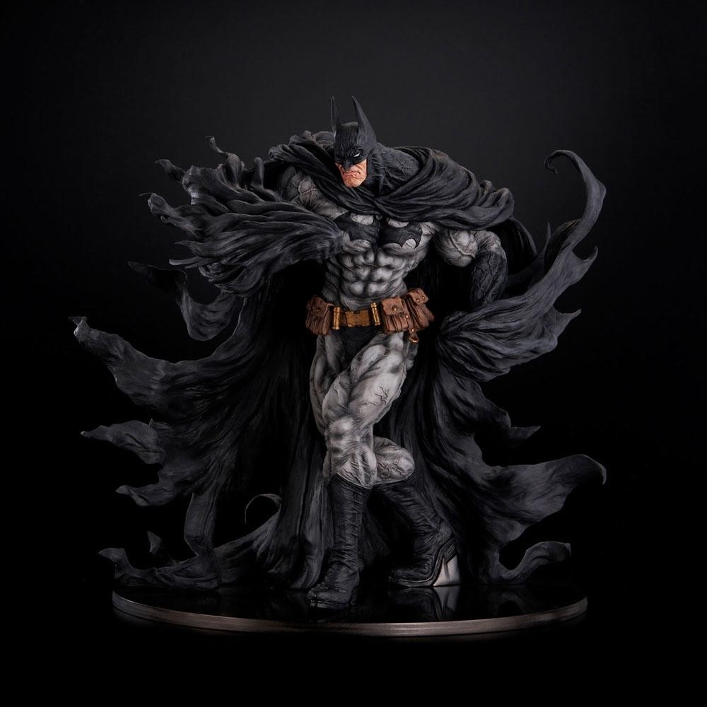 UNION CREATIVE DC COMICS SOFBINAL BATMAN HARD BLACK STATUE FIGURE