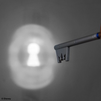 SQUARE ENIX KINGDOM HEARTS LIGHT UP KEYBLADE REPLICA 35CM FIGURE