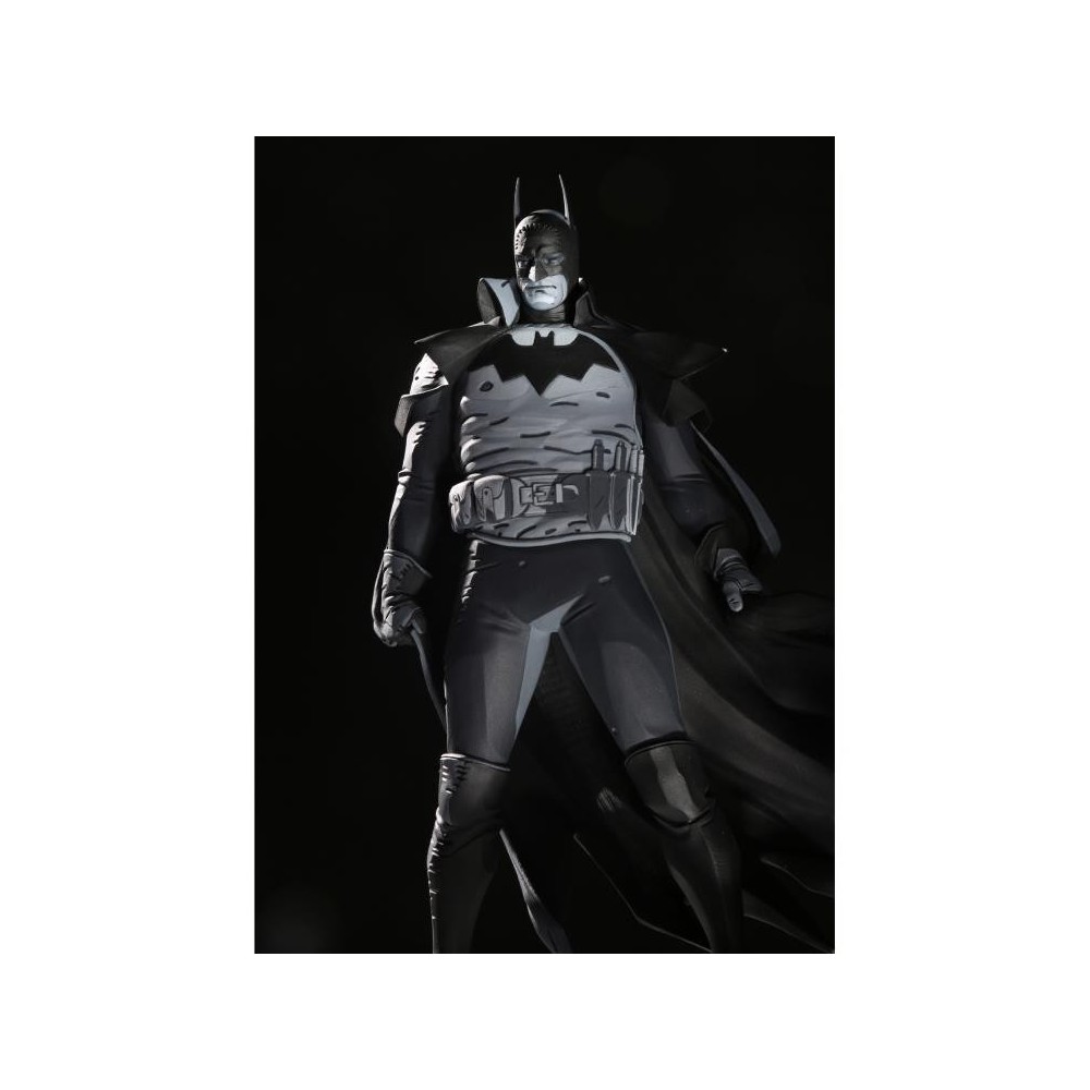 BATMAN BLACK AND WHITE MIKE MIGNOLA STATUA FIGURE MC FARLANE