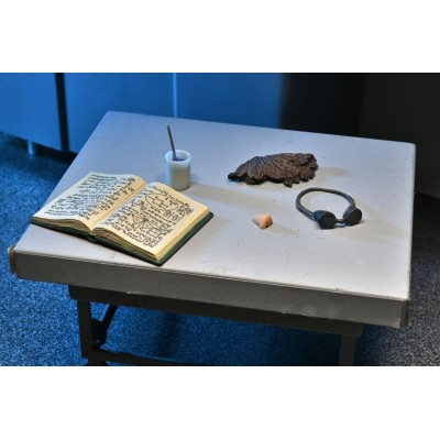 NECA UNIVERSAL MONSTERS ULTIMATE INVISIBLE MAN ACTION FIGURE