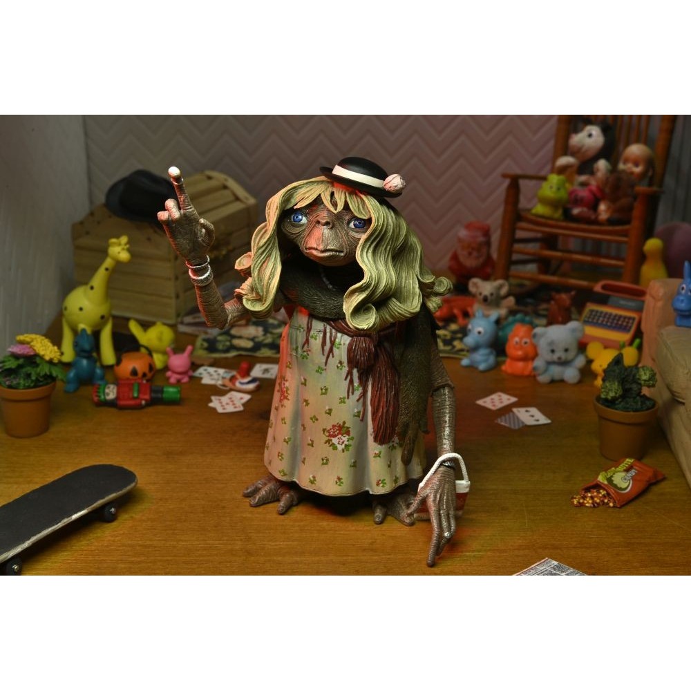 NECA E.T. L'EXTRATERRESTRE 40TH ANNIVERSARY DRESS-UP ULTIMATE ACTION FIGURE