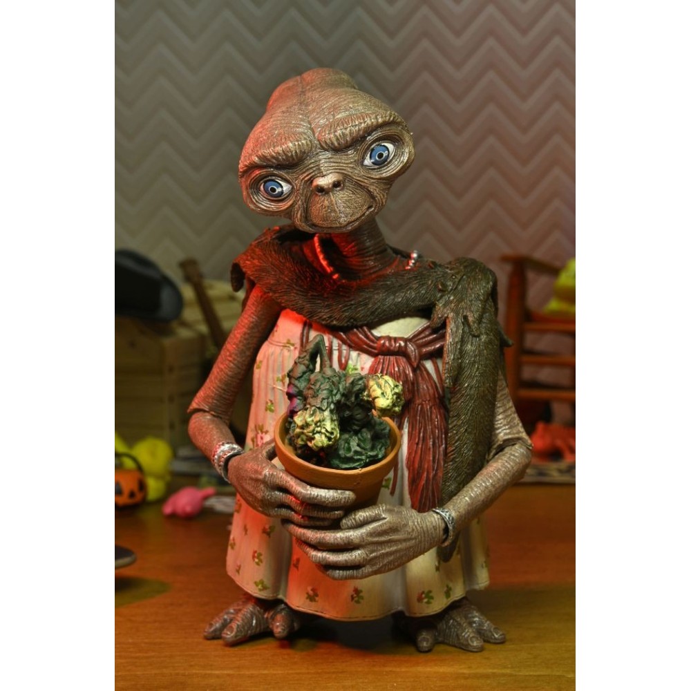 NECA E.T. L'EXTRATERRESTRE 40TH ANNIVERSARY DRESS-UP ULTIMATE ACTION FIGURE