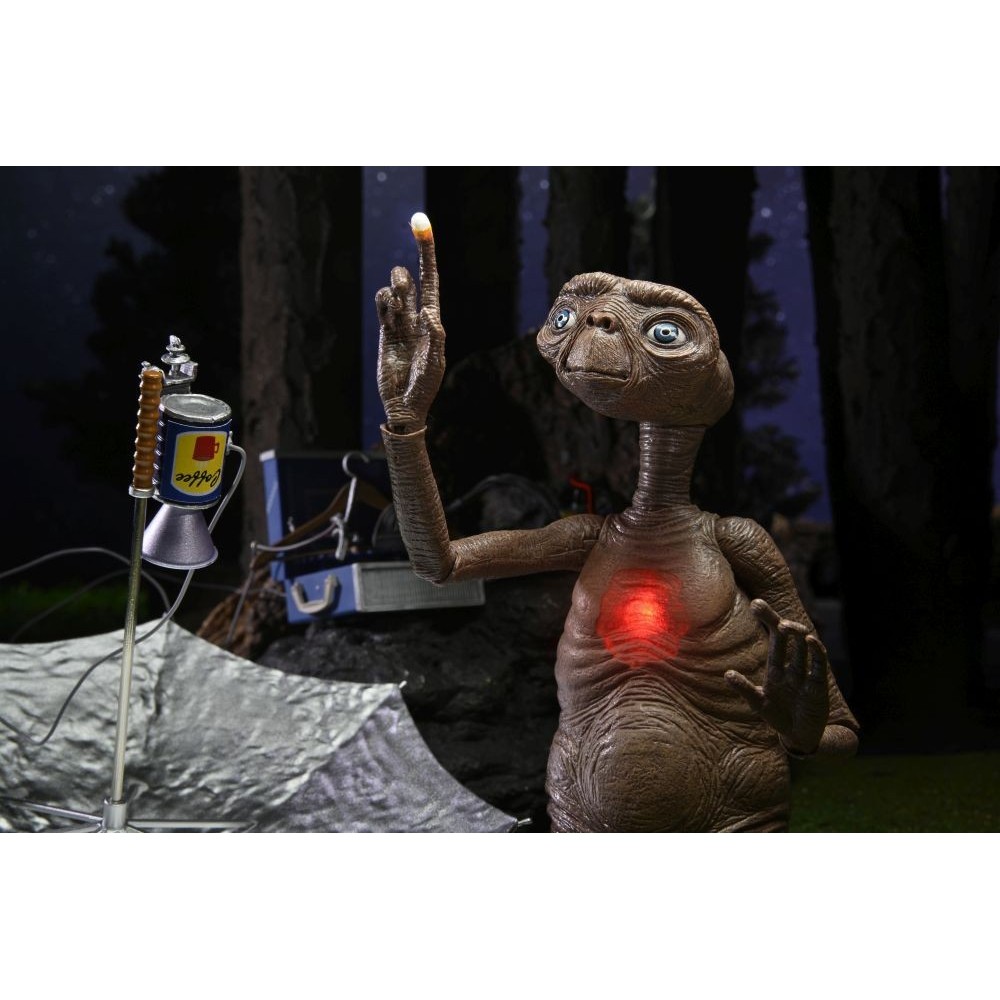 NECA E.T. L'EXTRATERRESTRE 40TH ANNIVERSARY LED CHEST DELUXE ULTIMATE ACTION FIGURE
