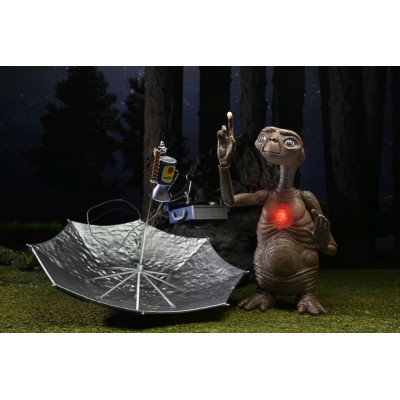 NECA E.T. L'EXTRATERRESTRE 40TH ANNIVERSARY LED CHEST DELUXE ULTIMATE ACTION FIGURE