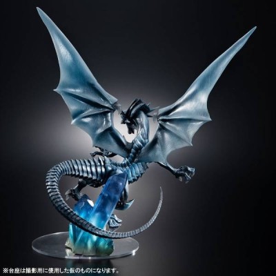MEGAHOUSE YU-GI-OH! BLUE EYES WHITE DRAGON HOLOGRAPHIC STATUE 28CM FIGURE