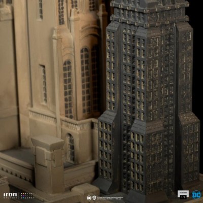 IRON STUDIOS SUPERMAN AND LOIS LANE DIORAMA 1/6 STATUE FIGURE