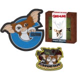 GREMLINS MOGWAI COLLECTION MEDALLION AND PIN BAGDE SET MEDAGLIONE E SPILLA DA COLLEZIONE FANATTIK