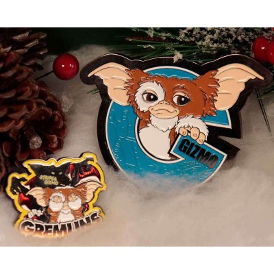 GREMLINS MOGWAI COLLECTION MEDALLION AND PIN BAGDE SET MEDAGLIONE E SPILLA DA COLLEZIONE FANATTIK