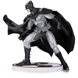 BATMAN BLACK AND WHITE - BATMAN BY LEE BERMEJO STATUE 2nd ED. DC COLLECTIBLES