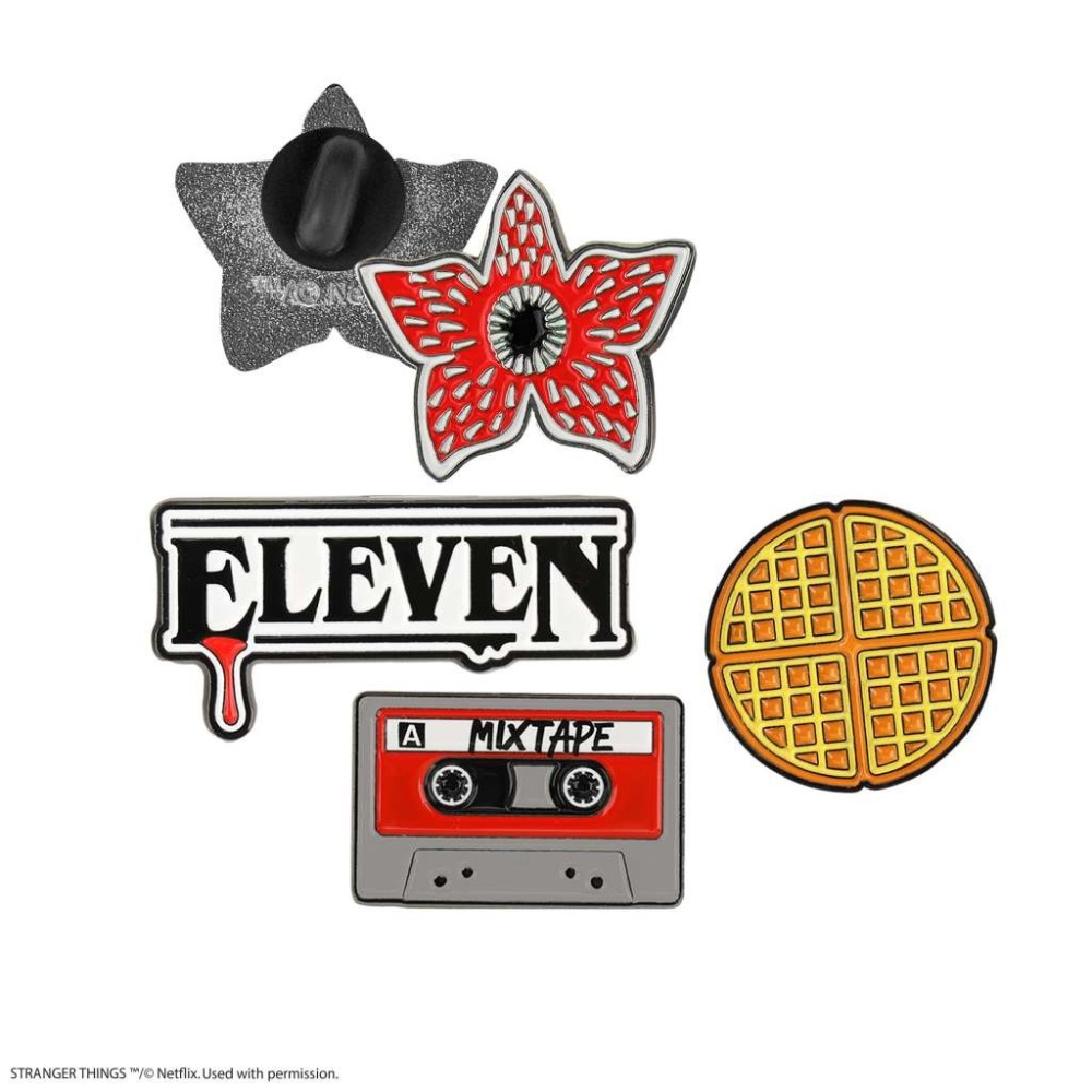 STRANGER THINGS SEASON 1 SET OF 4 PINS SPILLE IN METALLO CINEREPLICAS