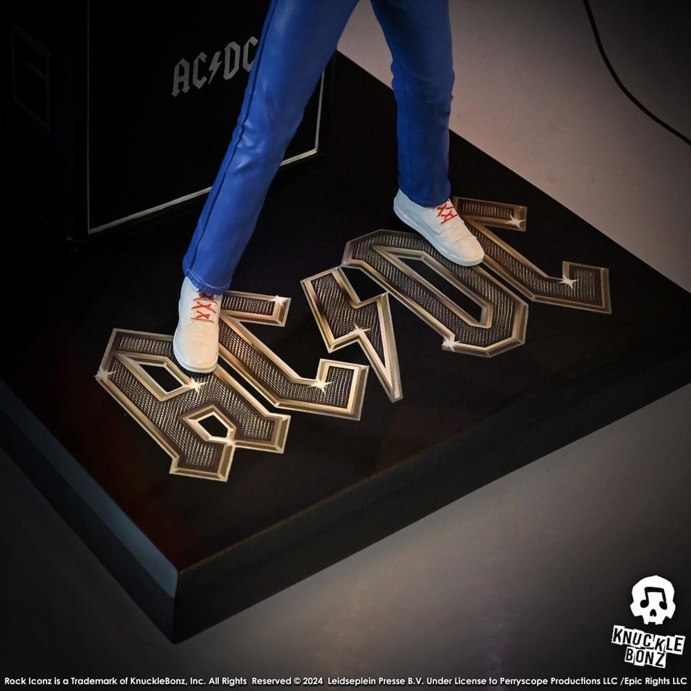 KNUCKLEBONZ ROCK ICONZ AC/DC BRIAN JOHNSON 23CM STATUE FIGURE