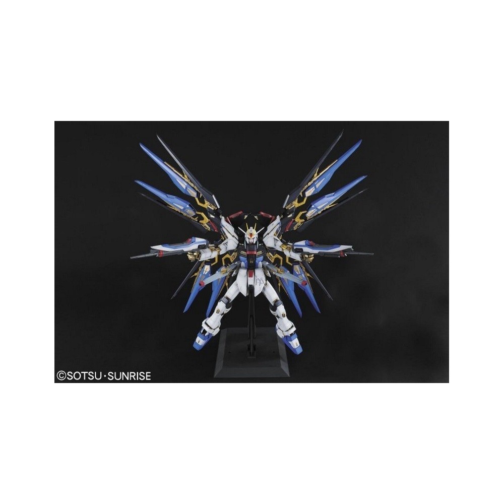 BANDAI PERFECT GRADE PG GUNDAM STRIKE FREEDOM 1/60 MODEL KIT FIGURE