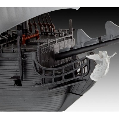 REVELL PIRATES OF THE CARIBBEAN SALAZAR'S REVENGE - BLACK PEARL 1/150 MODEL KIT FIGURE