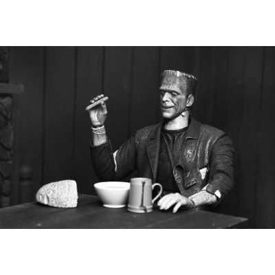 NECA UNIVERSAL MONSTERS FRANKENSTEIN MONSTER ULTIMATE THE BRIDE OF FRANKENSTEIN B&W ACTION FIGURE