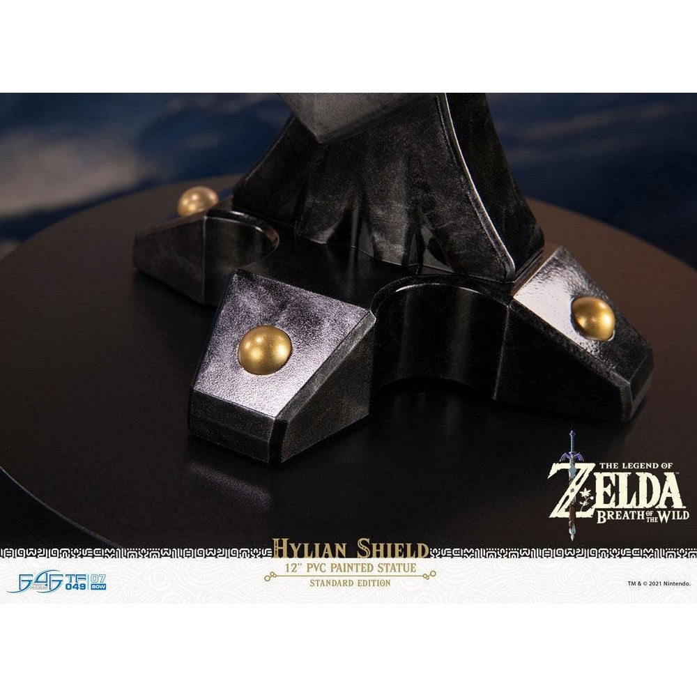 FIRST4FIGURES THE LEGEND OF ZELDA BREATH OF THE WILD HYLIAN SHIELD PVC REPLICA 29CM