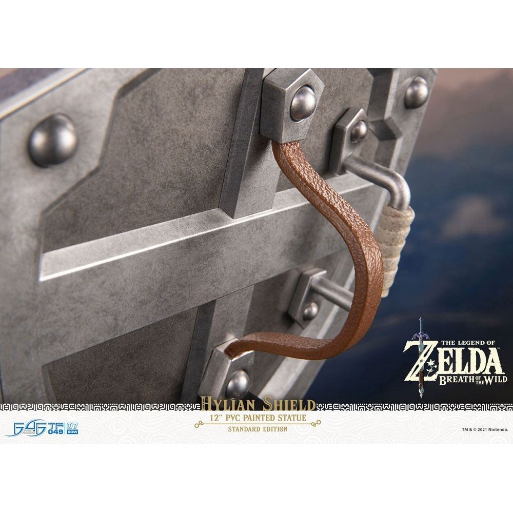 FIRST4FIGURES THE LEGEND OF ZELDA BREATH OF THE WILD HYLIAN SHIELD PVC REPLICA 29CM