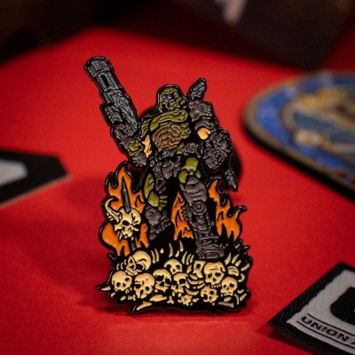 DOOM ETERNAL DOOM SLAYER ENAMEL PIN BADGE LIMITED EDITION SPILLA SMALTATA FANATTIK