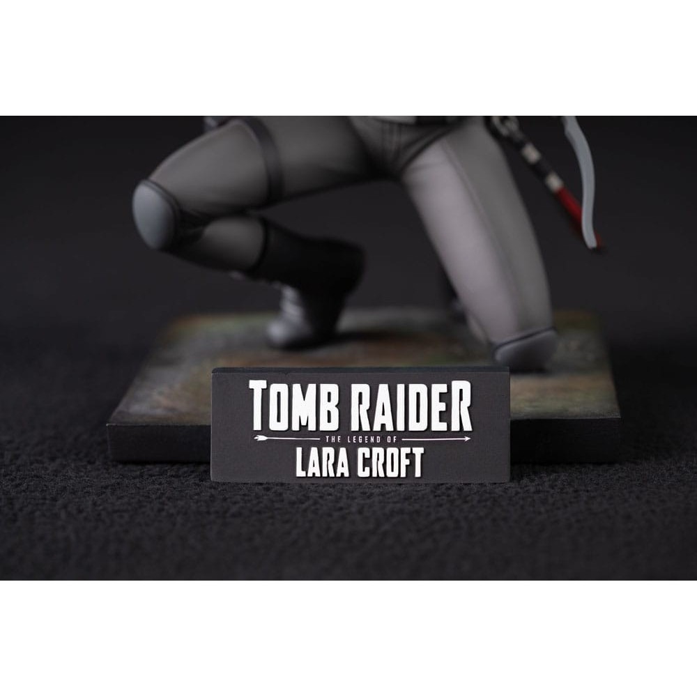 DARK HORSE TOMB RAIDER THE LEGEND OF LARA CROFT STATUE PVC 19CM FIGURE