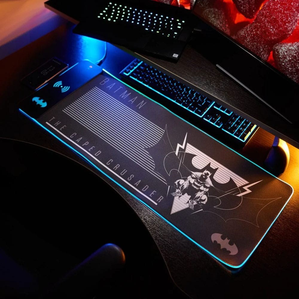 NUMSKULL DC COMICS BATMAN LED MOUSEPAD WITH MOBILE CHARGER