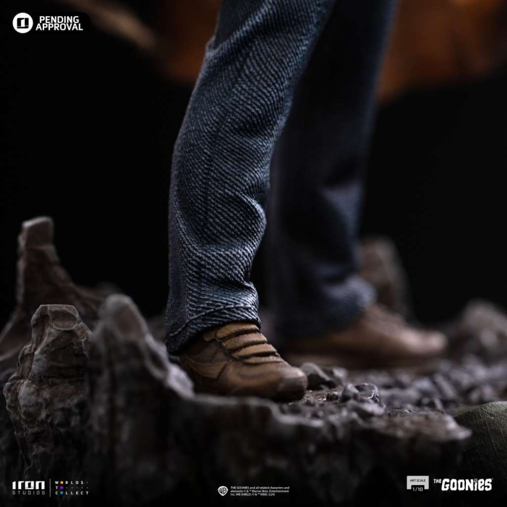 IRON STUDIOS THE GOONIES MIKEY WALSH ART SCALE 1/10 RESIN STATUE FIGURE