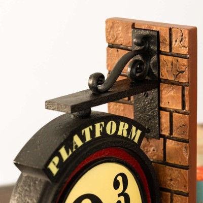 GRUPO ERIK HARRY POTTER PLATFORM 9 3/4 RESIN BOOKENDS