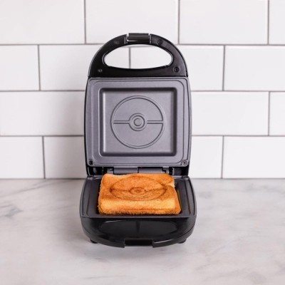 UNCANNY BRANDS POKEMON POKEBALL SANDWICH MAKER
