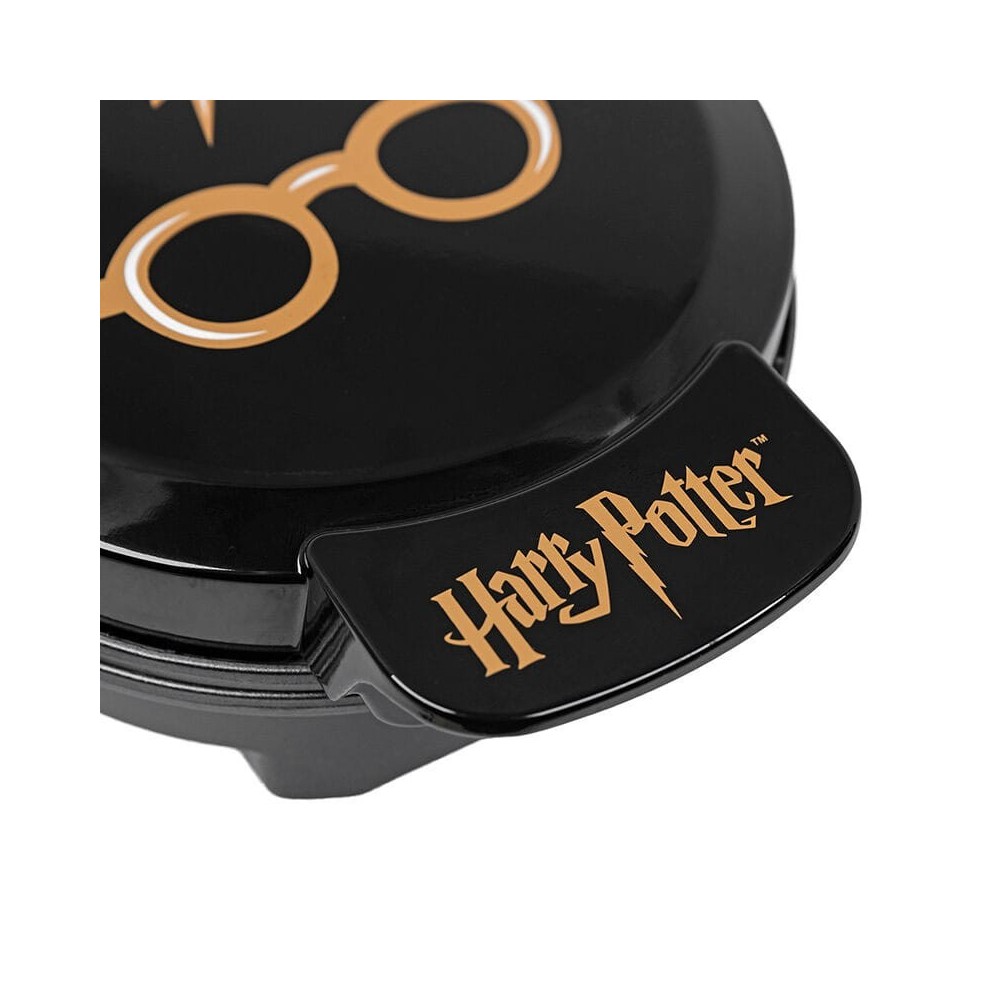 UNCANNY BRANDS HARRY POTTER GLASSES AND LIGHTNING BOLT WAFFLE MAKER