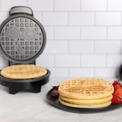 UNCANNY BRANDS HARRY POTTER GLASSES AND LIGHTNING BOLT WAFFLE MAKER