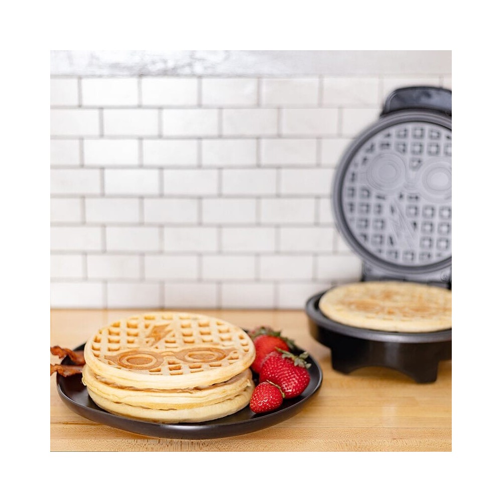 UNCANNY BRANDS HARRY POTTER GLASSES AND LIGHTNING BOLT WAFFLE MAKER