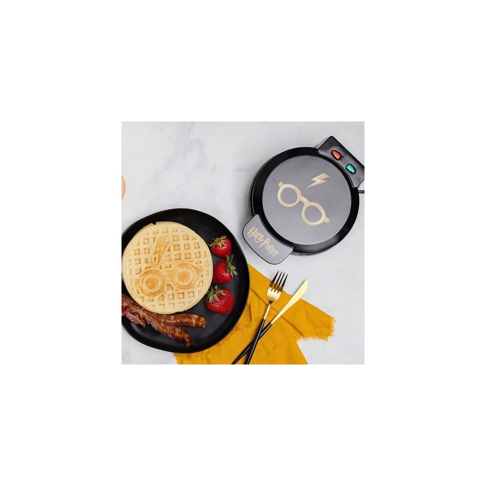 UNCANNY BRANDS HARRY POTTER GLASSES AND LIGHTNING BOLT WAFFLE MAKER
