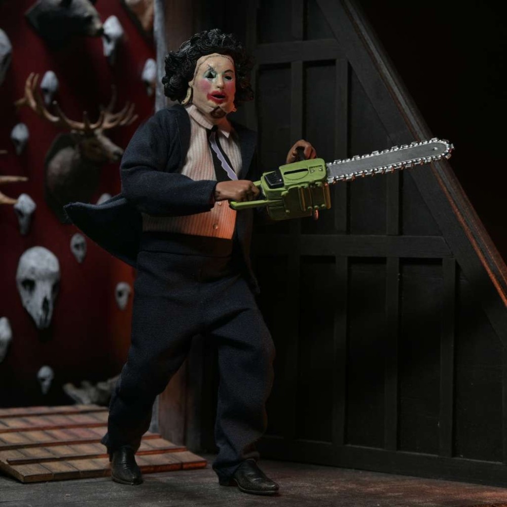 THE TEXAS CHAINSAW MASSACRE LEATHERFACE PRETTY WOMAN ACTION FIGURE NECA