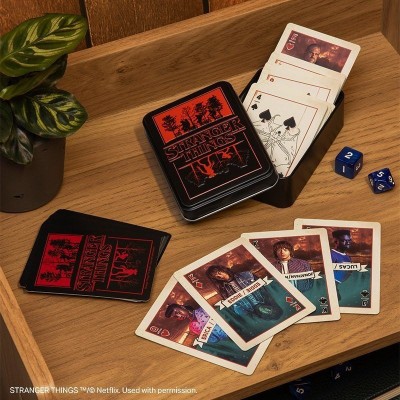 STRANGER THINGS TIN POKER PLAYING CARDS MAZZO CARTE DA GIOCO IN LATTA PALADONE PRODUCTS