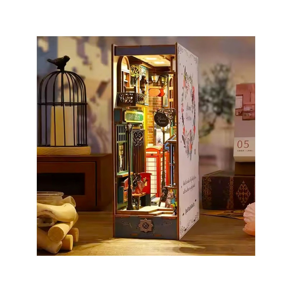 ISLAND HOLIDAY BOOK NOOK MINI DIORAMA