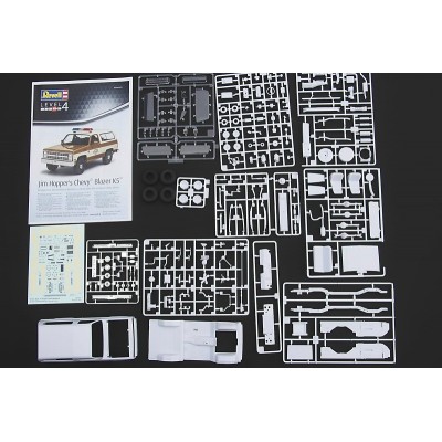 STRANGER THINGS CHEVROLET K5 BLAZER 1/25 MODEL KIT FIGURE REVELL