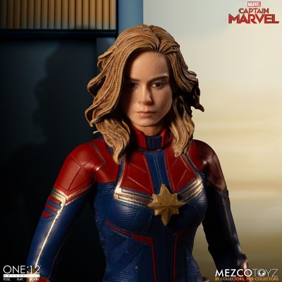 CAPTAIN MARVEL CLOTH ONE:12 COLLECTIVE ACTION FIGURE MEZCO TOYS