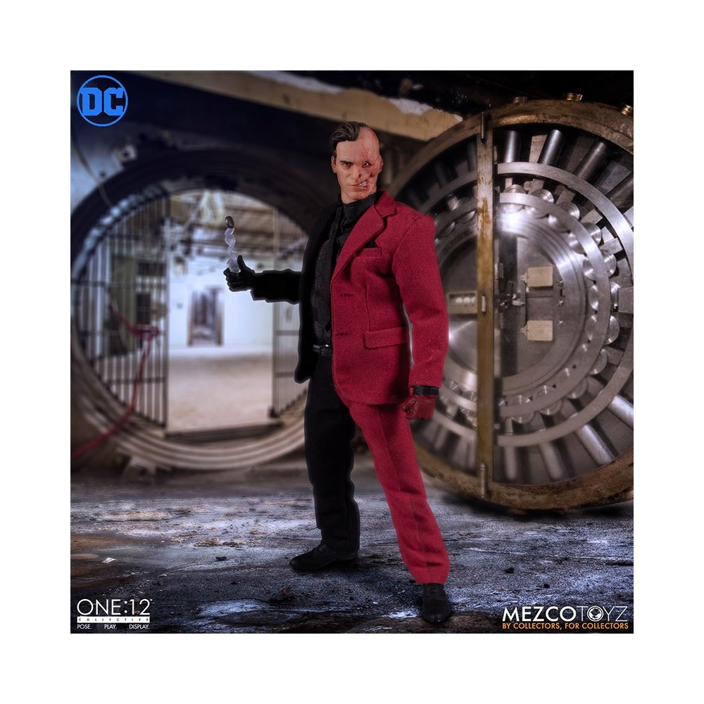 MEZCO TOYS BATMAN - TWO FACE ONE:12 COLLECTIVE ACTION FIGURE