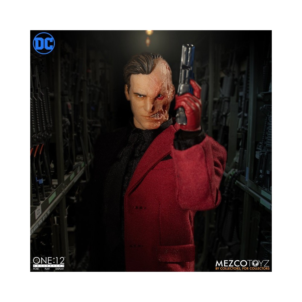 MEZCO TOYS BATMAN - TWO FACE ONE:12 COLLECTIVE ACTION FIGURE