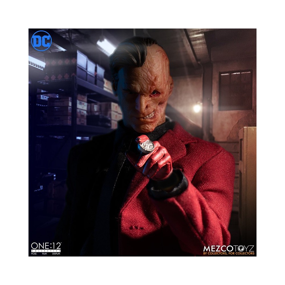 MEZCO TOYS BATMAN - TWO FACE ONE:12 COLLECTIVE ACTION FIGURE