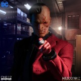 MEZCO TOYS BATMAN - TWO FACE ONE:12 COLLECTIVE ACTION FIGURE