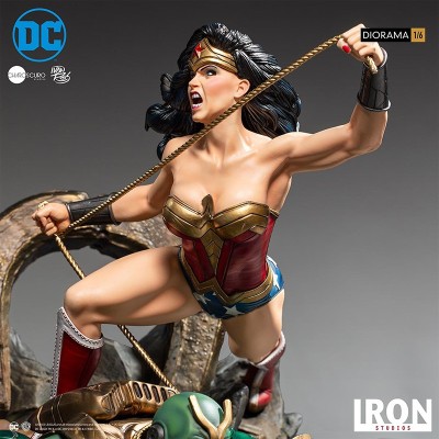 WONDER WOMAN VS DARKSEID 1/6 DIORAMA 47 CM STATUE FIGURE IRON STUDIOS
